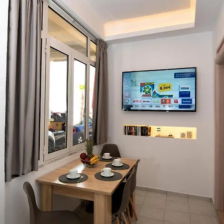 Salty Alley Seaside Apartment